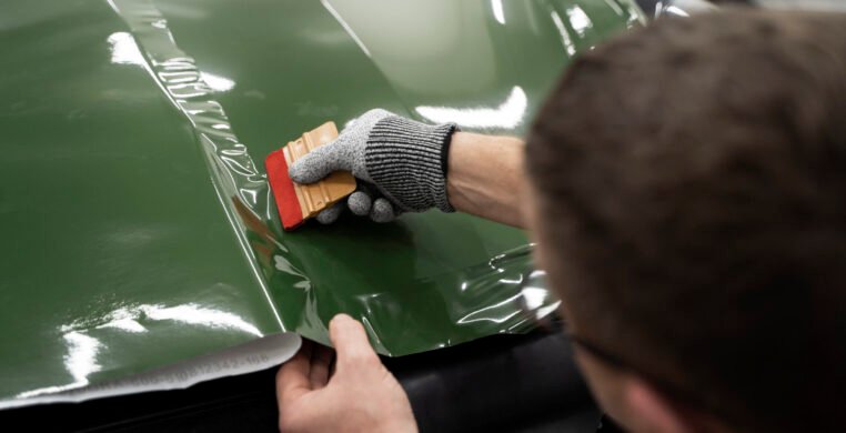 person-working-car-wrapping person-working-car-wrapping